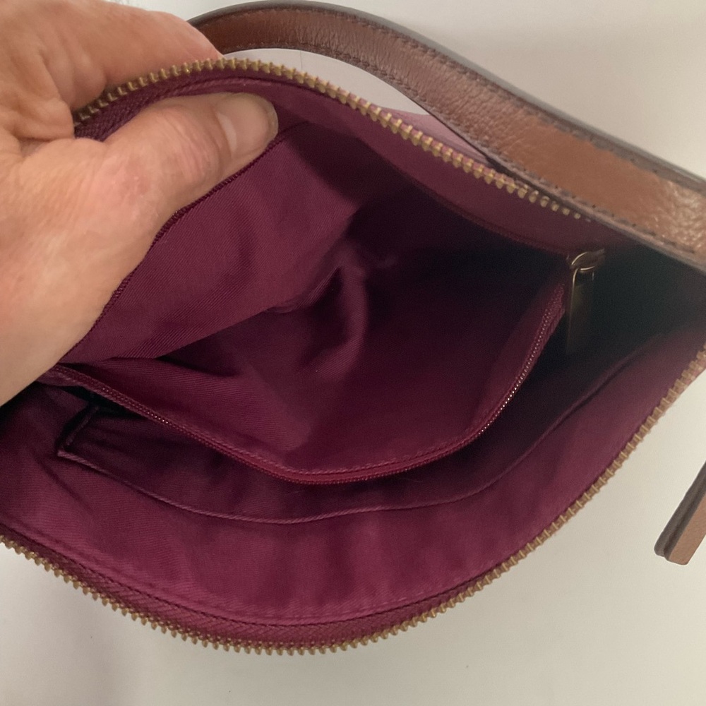 Fossil Fuchsia Leather Multi Pocket Crossbody Bag - Picture 9 of 16